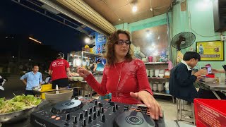 Playing music in a Vietnamese restaurant - Anyplace is fine Ep.3 / Isa