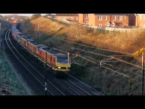 90004/90015 with 90044/90043 dit 4s50 Crewe - Coatbridge liner, 7th April 2025