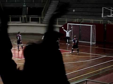 Pisa soccer Five - Tripetetolo 97 (2-3) Bini calcia alto il 3° tiro libero