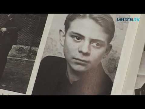 ICH HÄNGE IM TRIOLENGITTER von Mary Bauermeister