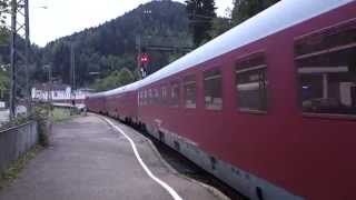 preview picture of video 'Langer EETC-Autoreisezug-Umleiter DPF-K 13408 Livorno - s'Hertogenbosch in Triberg (Schwarzwaldbahn)'