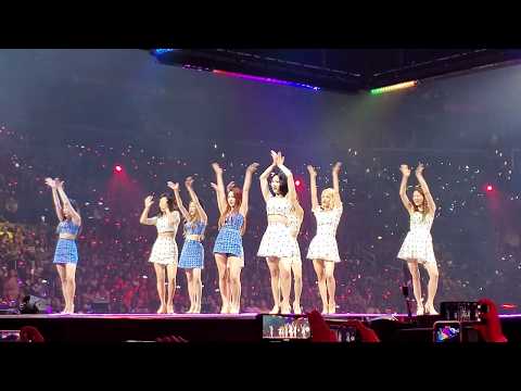 [직캠/Fancam] 190818 KCON 2019 LA 프로미스나인 // fromis_9 - FUN!
