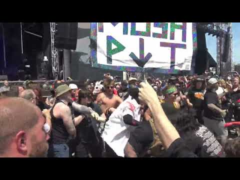 Shadow of Intent - MOSH PIT, Smash Up! - Sonic Temple Festival 2025 - MOSH PIT - CROWD SURFING
