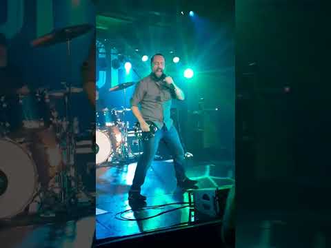 Clutch - Neil Fallon shows off his "military grade" tambourine and plays 10,000 witnesses.