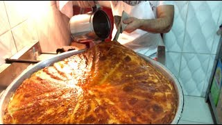 Gece 4 te Sıcak Börek Çıkıyor Kapıda Kuyruk Oluyor | Sokak Börekçisi