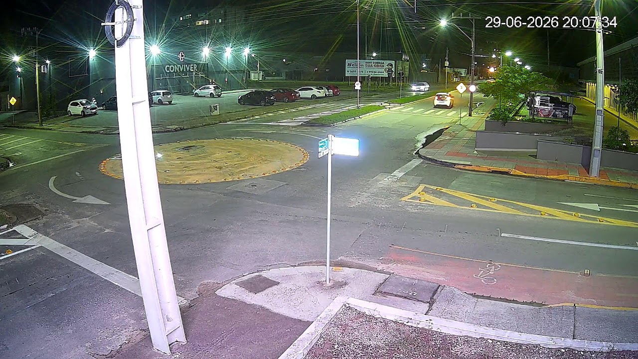 Live webcam view of Avenida Pedro Zapelini Traffic Cam