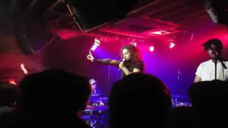 Gang of Youths - Let Me Down Easy (live)