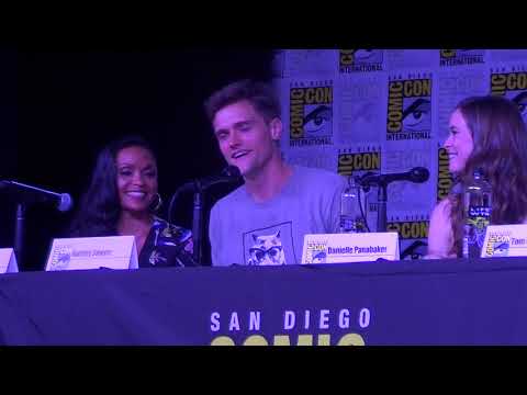 San Diego Comic-con 2018 The Flash panel