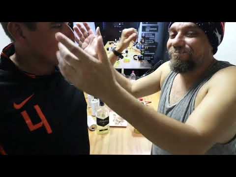 Bluezao e Índio Maluco se beijando ❤️❤️❤️