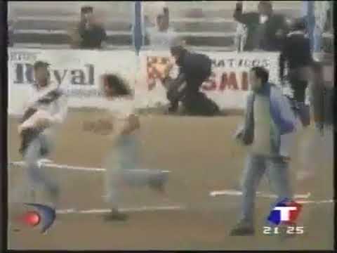 Very serious fan fight inside the stadium in Merlo 0 - Midland 0 (Primera C Apertura 1997)
