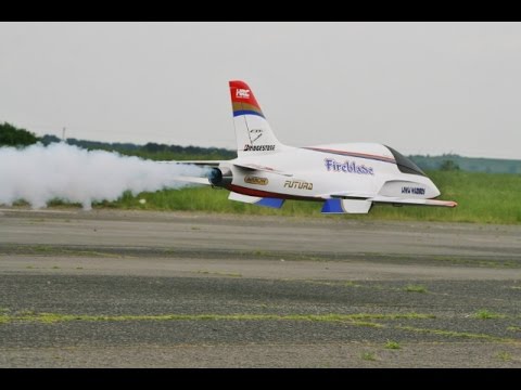 LARGE SCALE RC TOMAHAWK FUTURA "MWM WARBIRDS" - MIKE AT LONG MARSTON MODEL AIRCRAFT SHOW - 2014