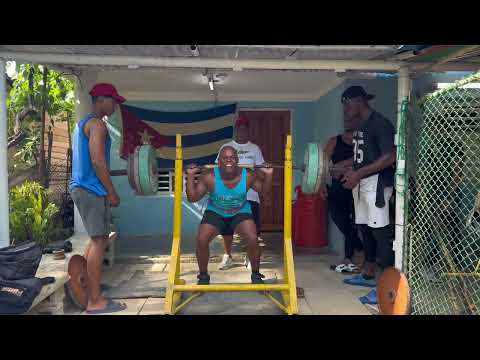 1er evento de powerlifting en The King House.CUETO, HOLGUIN.CUBA.