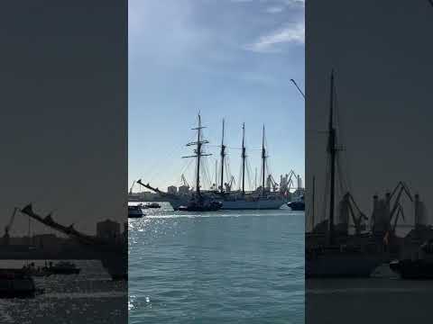 Salida del buque escuela Juan Sebastián Elcano desde Cádiz
