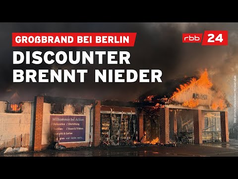 Großbrand in Blankenfelde-Mahlow: Discounter vollständig ausgebrannt - Verdacht auf Brandstiftung