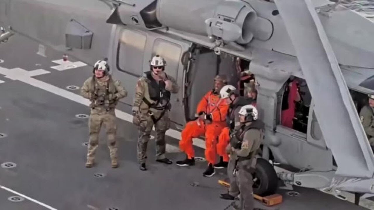 Artemis II torna sulla Terra, astronauti sorridenti dopo lo splashdown perfetto