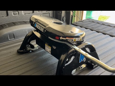 Reese M5 fifth wheel hitch 2023 GMC Denali with OEM pucks