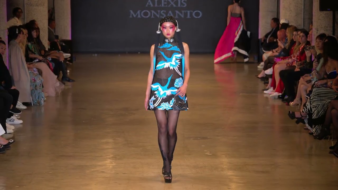 Model walks in Alexis Monsanto Fashion Show @artheartsfashoin LAFW Look #9