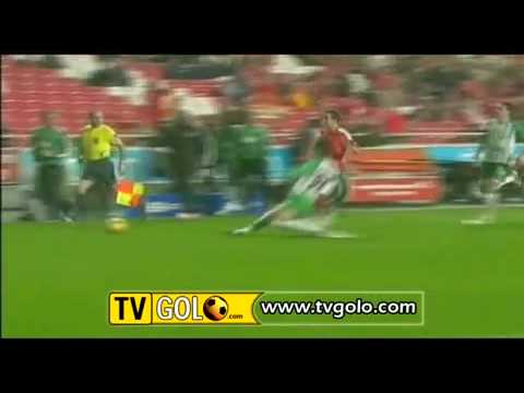 Bruno Mendes derruba Serafim Nogueira [high quality]