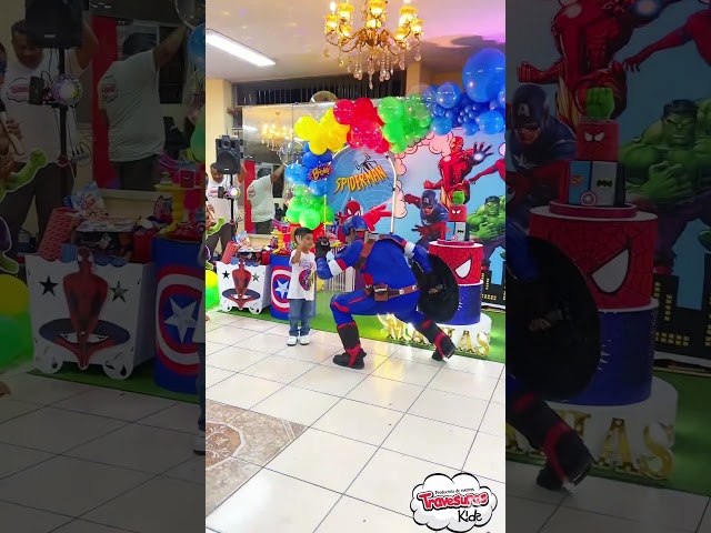 Vídeo relacionado con Rubies Máscara Capitán América Shallow para niños y niñas, Oficial de las películas de Avengers, máscara hecha en plástico con ajuste en velcro, ideal para halloween, navidad, carnaval y cumpleaños.