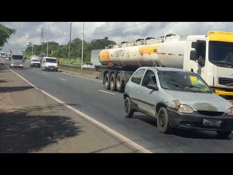 Mostrando o movimento de veículos 🚗 na br 324 Simões filhos Bahia. 