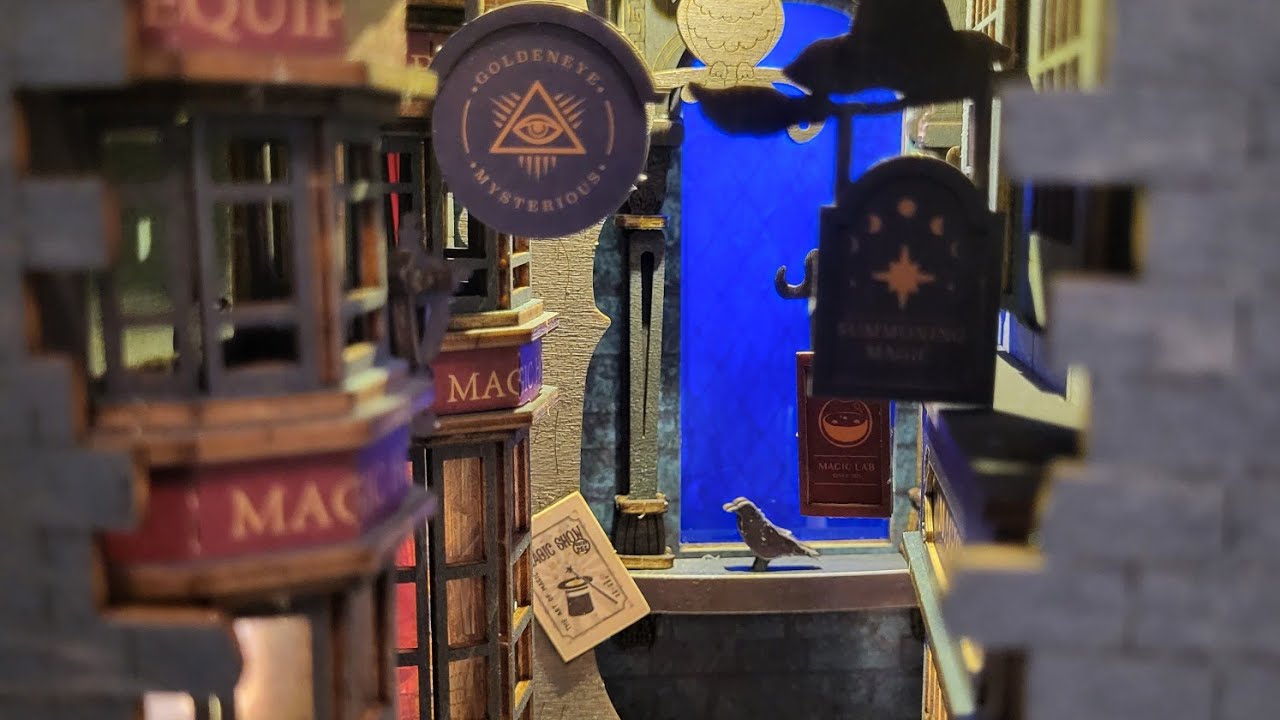 Rolife Magic House Book Nook build and review !