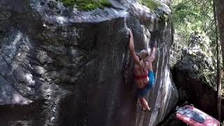 Video thumbnail: Red Roses, 7a+. Magic Wood