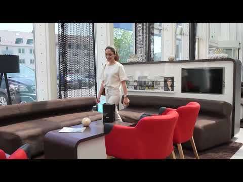 Maiama Maxi Cube Diffuser in Hotel Lobby Eingangsbereich