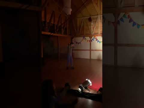 Ramona busca talentos ocultos en el publico | Teatro Anfibio | #sanmarcossierras  #cordoba  #circus