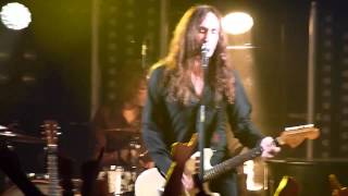 Afterhours - Sui giovani d&#39;oggi ci scatarro su (live)