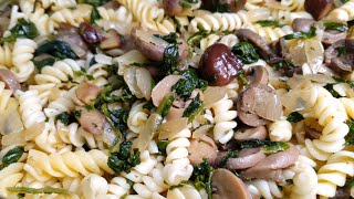 פסטה עם ערמונים תרד ושמן זית Pasta with spinach and chestnuts מטבח בקלי קלות ליהי קרויץ (ליהי קרויץ - מטבח בקלי קלות) - התמונה מוצגת ישירות מתוך אתר האינטרנט יוטיוב. זכויות היוצרים בתמונה שייכות ליוצרה. קישור קרדיט למקור התוכן נמצא בתוך דף הסרטון
