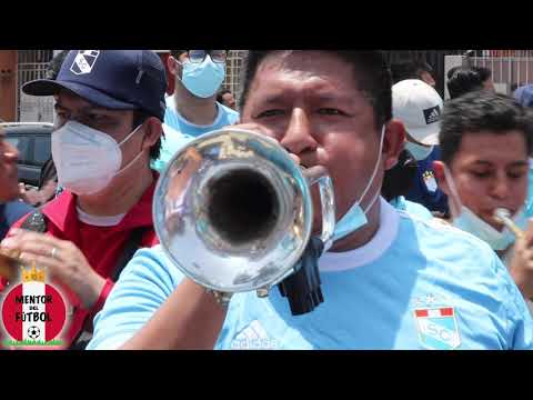 "24-10-2021 | INOLVIDABLE BANDERAZO DEL EXTREMO CELESTE DESDE LA FLORIDA - EL RÍMAC SPORTING CRISTAL" Barra: Extremo Celeste • Club: Sporting Cristal