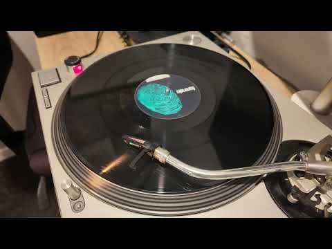 Little Green Men Featuring Eliza* – Through With You (Little Green Dub)