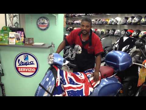 Comment monter top case scooter ? La réponse est sur