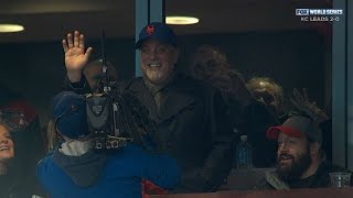 Billy Joel sings &#39;Piano Man&#39; from stands