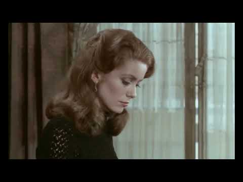 Thumbnail of the video: Buñuel , un cineasta surrealista - Tráiler oficial.