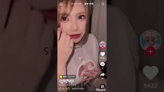 乳に付いた何かを隠してる手の感じがエロい