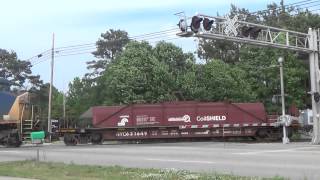 preview picture of video 'Late CSX Q484 in Dillon SC with horn show on National Train Day 5-10-2014'