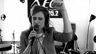 CHRISTINE AND THE QUEENS - The Loving Cup (Live Radio Néo)