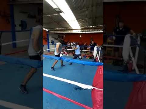 Julián Ruffo guanteo en lo de Celeste Peralta #2