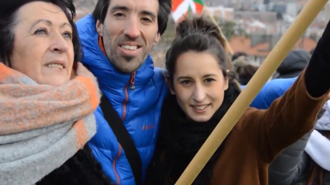 Maiatzaren Lehenean ere, guk, oinak lurrean!