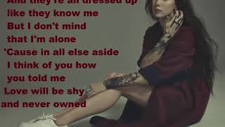 SKOTT GLITTER &amp; GLOSS LYRICS