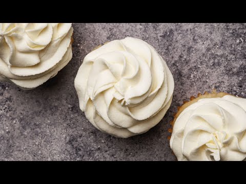 Stabilized Whipped Cream Frosting Recipe with Mascarpone (5 Minutes)