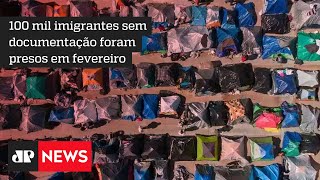 Fotos mostram aglomeração e pessoas dormindo no chão em centro para imigrantes nos EUA