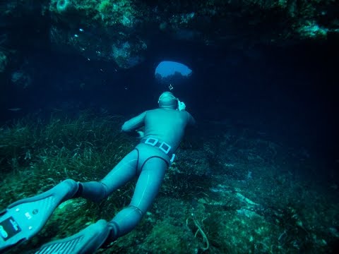 Rock passage in Ficajola, Corsica