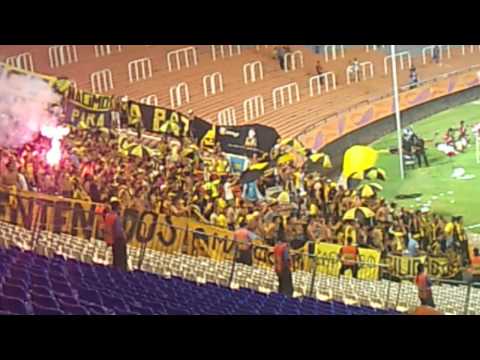 "Hinchada de Peñarol vs Godoy Cruz/// Copa Libertadores 2012" Barra: Barra Amsterdam &bull; Club: Peñarol