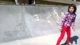 preview picture of video 'Gabi, 8 ans, skate à Dieppe'