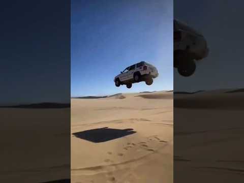 Vc já viu de tudo??? Então veja, carro voando alto nas dunas 😱 #youtubeshorts #offroad #shorts