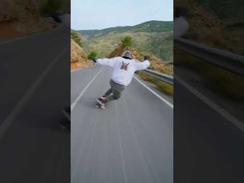 Going full blast at 100km/h into this corner   ! #downhill #speed #longboard #skate