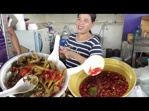 Thai People Taking Lunch | Rice with Spicy Chicken & Vegetables | 45 Bhat Per Plate Video