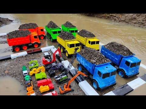 Cleaning the Sand Truck and Finding Toy Cars, Tayo, Loader, Beko, Molen Car, Crane